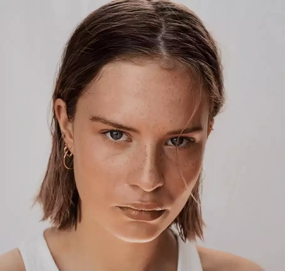 Красива жінка – символ краси та індустрії beauty